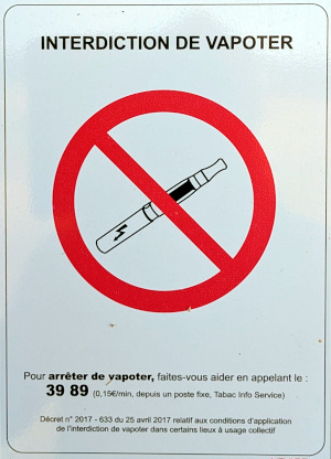 Schild "Vapen verboten" in Frankreich